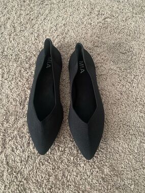 MIA Black Pointed Toe Knit Ballet Flats